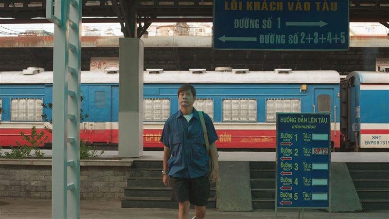 楊君偉搭乘越南「統一號」列車，見證越南人民的堅韌與重生 。（圖／公共電視、新傳媒提供）