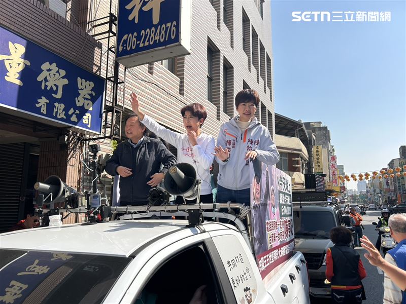 扶龍王又來了！王世堅2度陪陳亭妃掃街：政治路走27年，邁向年底大勝利。（圖／陳亭妃競選團隊提供）