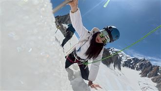 挑戰3400公尺冰河　女星慘摔嚇喊腦中遺書