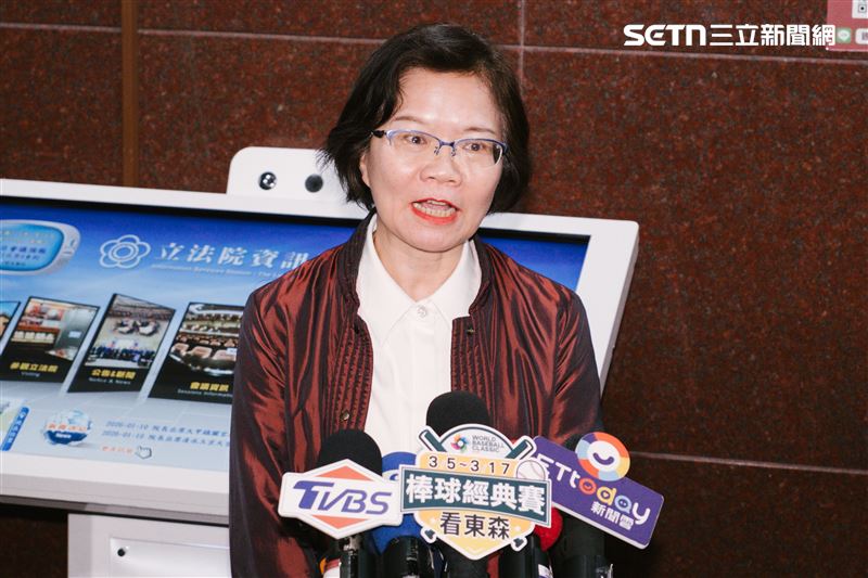 被報不續聘當初簽署「反助理費除罪化」的助理，劉書彬稱「換約、不續約，有缺額就延攬新的專才進入辦公室，這是一般的常情」。（圖／記者楊士誼攝影）