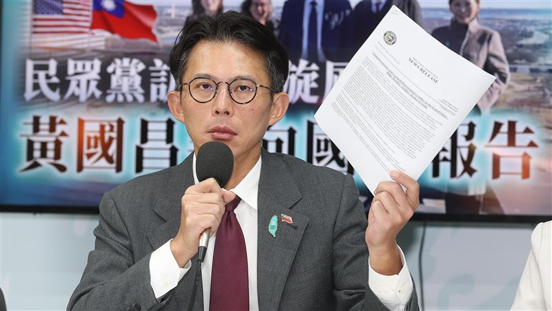 民眾黨主席黃國昌14日在中央黨部舉行記者會，對外說明率團訪美所得到的資訊跟成果。（圖／中央社）