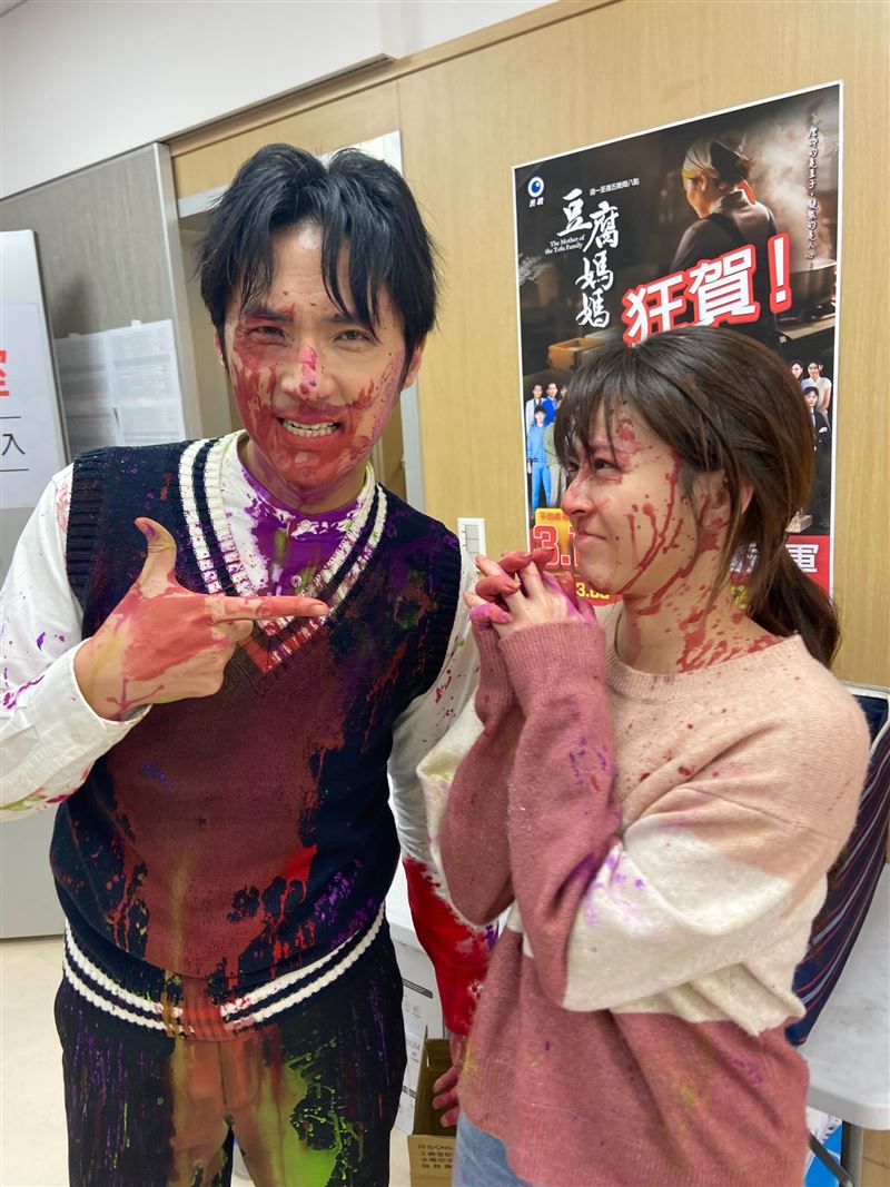 李運慶（左）透露老婆洪詩也相當心疼蘇晏霈飾演的心境。（圖／民視提供）