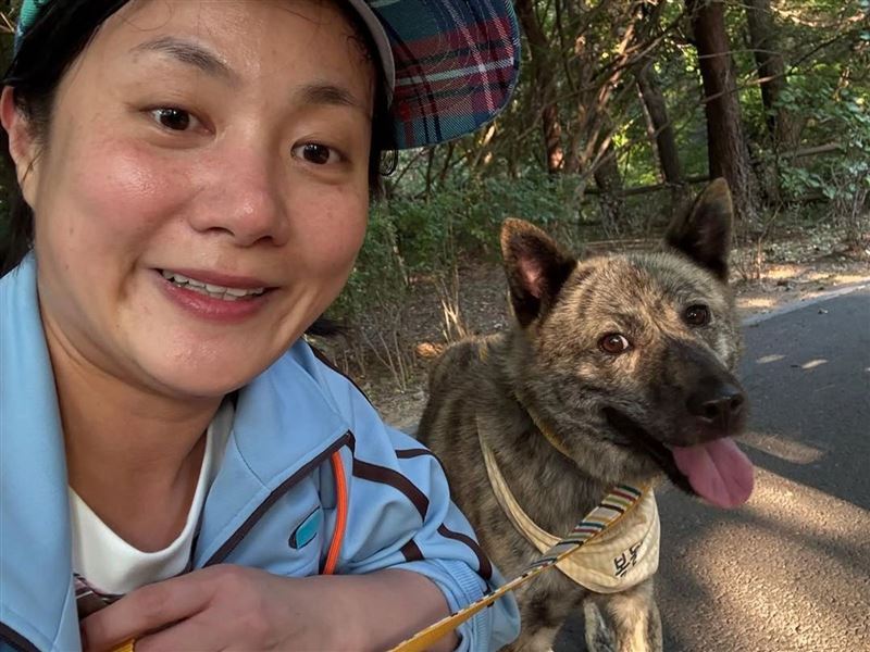 面對是否涉及違規問題，朴娜勑態度轉趨低調，她明確表示，若相關行為被認定違反規定，願意全數承擔法律責任與後續處分，並再次向社會大眾表達歉意。（圖／翻攝自網路）