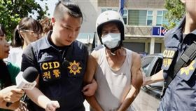 首頁 / 社會
高雄男殺鄰二審仍判死　法院：死刑「部分合憲」要慎刑不是廢死
2026/1/14 12:50（1/14 13:17 更新）
高雄羅姓夫婦2023年9月在苓雅區家中身中數刀死亡，凶嫌63歲吳姓男子（右2）遭逮捕後押送至高雄市苓雅分局。（中央社檔案照片）