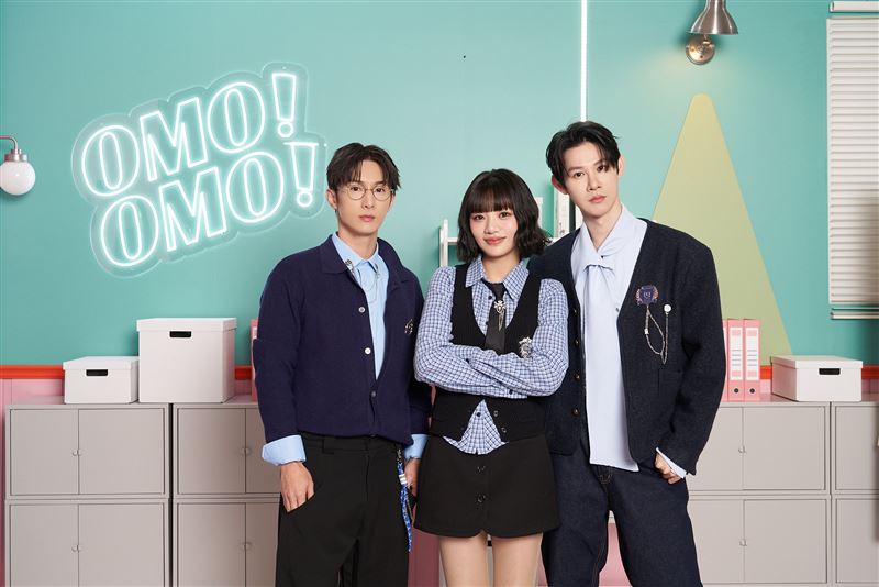 阿本（左起）、木木、夏和熙搭檔主持。（圖／快電商提供）