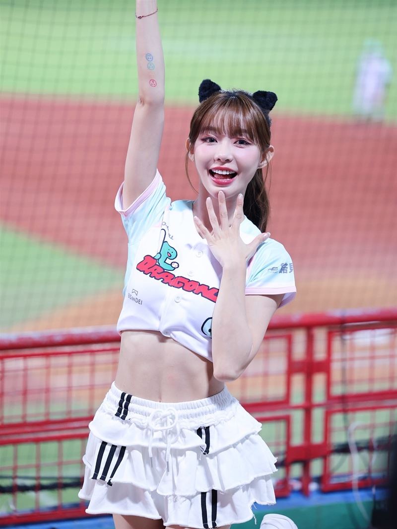 味全龍啦啦隊隊員Yuri人氣相當高，受封「最正啦啦隊女神」。（圖／翻攝自IG @xx15995）