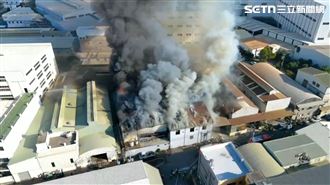 新／台南拋光廠火警！恐怖黑煙竄天畫面曝