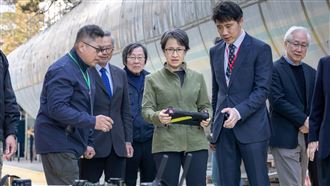 蕭美琴訪東元義美　無人載具機器狗也現身