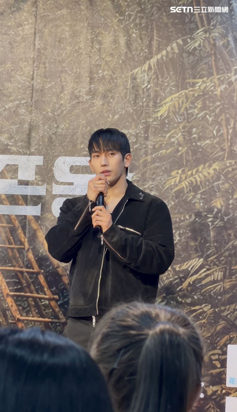 陸俊書隨隊伍來台拍攝。（圖／記者王培驊攝影）