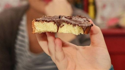 一到下午3點就想吃甜食？專家揭真正原因