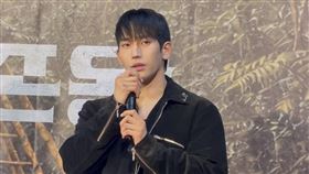 陸俊書隨隊伍來台拍攝。（圖／記者王培驊攝影）