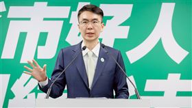 民進黨今（14）日召開中執會提名新北市牙醫師公會理事長溫世政參選南投縣長。（圖／民進黨提供）