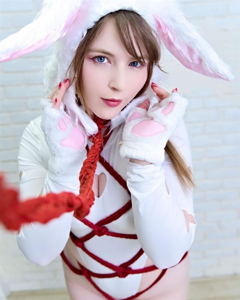 瓊•洛夫喬伊金髮碧眼、輪廓很深、皮膚白皙、胸前偉大再加上大屁股的豐腴身材，在日本AV界演出相當突兀又新鮮。（圖／翻攝自Ｘ）