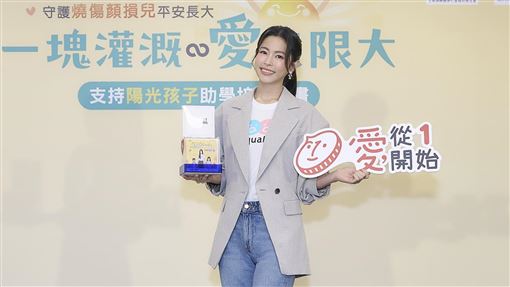 2歲兒突摸肚脫口：寶寶出來　Selina嚇傻