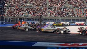 四輛保時捷電動方程式於墨西哥挺進前九名。（圖／Porsche提供）