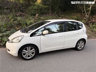 新／中和轎車停路邊　31歲女「陳屍車內」