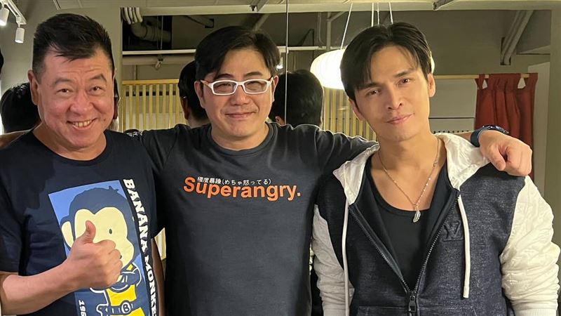 GINO（右起）、Simon與孫德榮是共事多年戰友。（圖／翻攝自孫德榮臉書）
