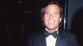 西班牙「情歌王子」胡立歐爆性騷女員工。（圖／美聯社／達志影像）