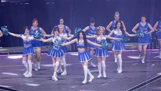 IVE金唱片空中拋接　啦啦隊員超狂身分曝