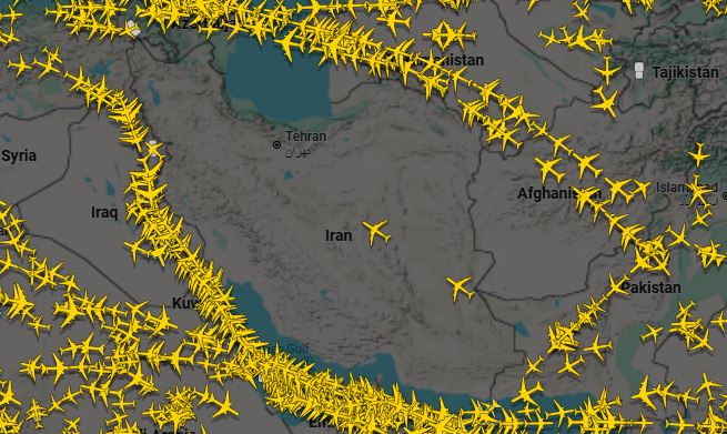伊朗於14日宣布關閉領空，限制大多數航班通行。（圖／翻攝自Flightradar24）