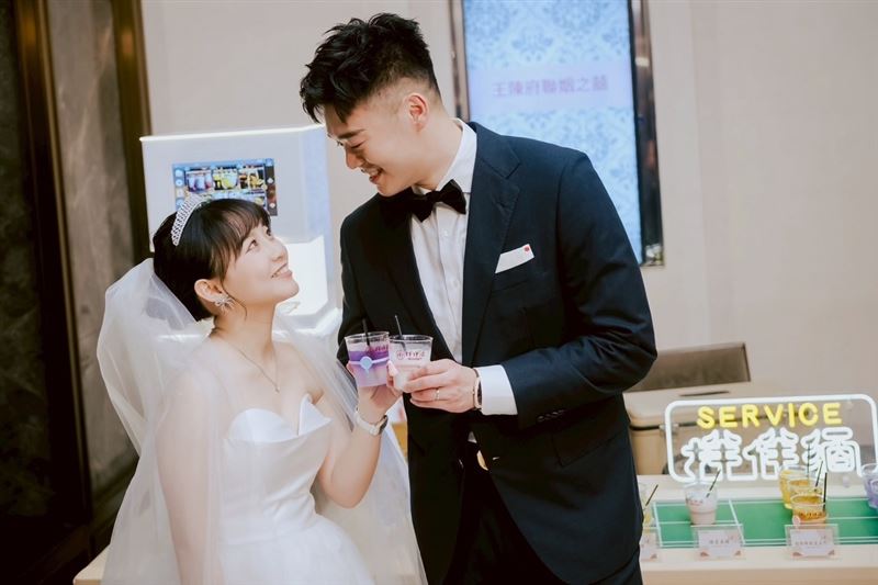 懷孕的陳詩媛（左）為了等老公王齊麟（右）從歐洲回來，經醫師指示需要控管體重。（圖／翻攝自陳詩媛Hime臉書）