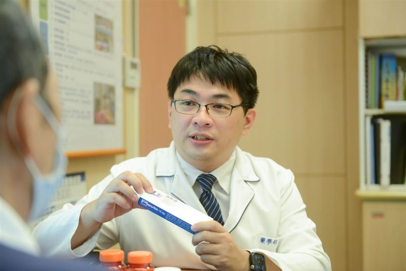 王平宇呼籲，止痛藥僅能暫時緩解症狀，並非根本治療方式，若疼痛反覆或長期出現，應及早就醫檢查。（圖／台北慈濟醫院提供）