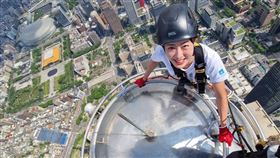 賈永婕上傳攀登101大樓影片。（圖／翻攝自臉書）