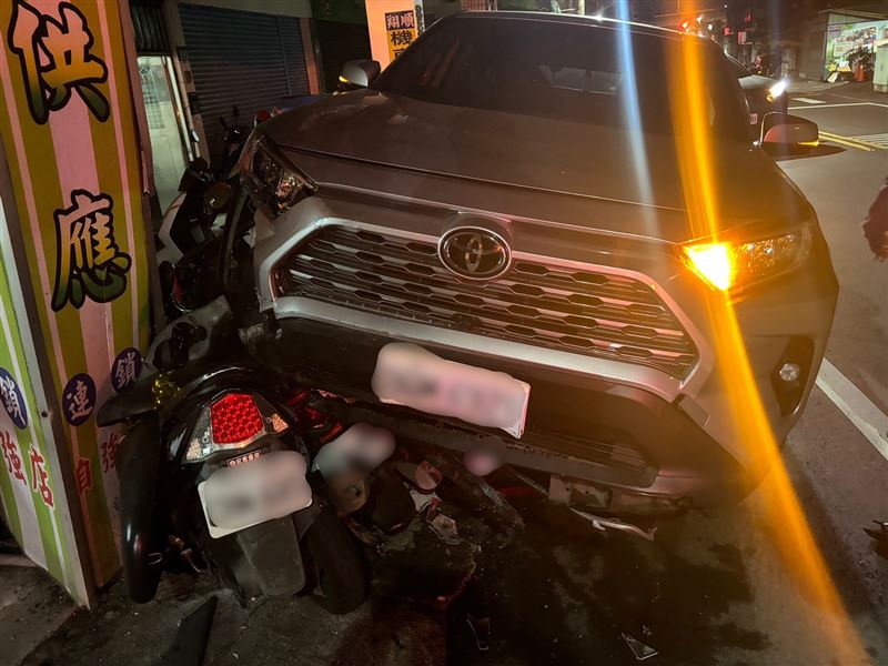 休旅車連撞6車事故現場。（圖／翻攝畫面）