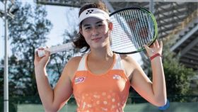 澳網表演賽「一分大滿貫」，台英混血女將葛藍喬安娜雖然在決賽落敗，以亞軍作收，但因陸續打敗茲韋列夫、基爾喬斯等男子名將，讓她的人氣直線攀升。（圖／翻攝自葛藍喬安娜 Joanna Garland粉專）