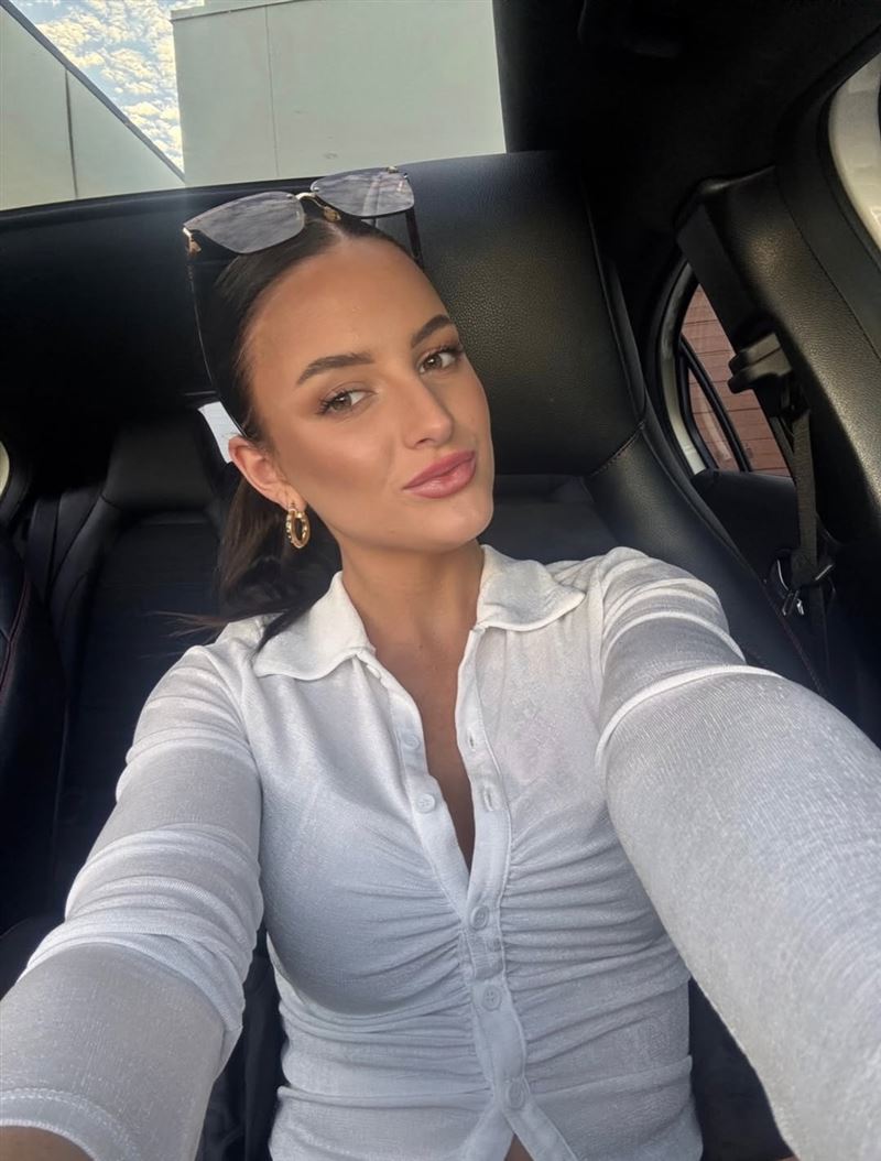 艾拉卡特遭追撞受重傷，後腦勺鯊魚夾成關鍵主因。（圖／翻攝自IG@ella.carterrrr）