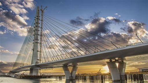 淡江大橋免費活動曝　躺椅搬上橋爽躺看海
