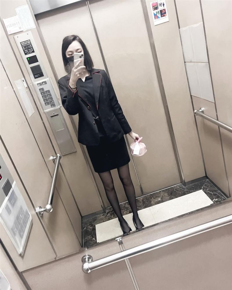 葦萱外型依舊亮眼，身材也同樣纖細苗條。（圖／翻攝自葦萱IG）