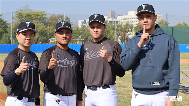 2026世界棒球經典賽台灣隊集訓，中信兄弟入選球員合影。（圖／記者劉彥池攝影）