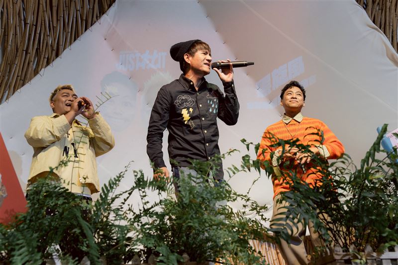 王宏恩力挺黑旋風發片。（圖／壹貳叁玖娛樂有限公司提供）