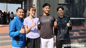 2026世界棒球經典賽台灣隊集訓，捕手林家正和拳擊代表隊合影。（圖／記者劉彥池攝影）