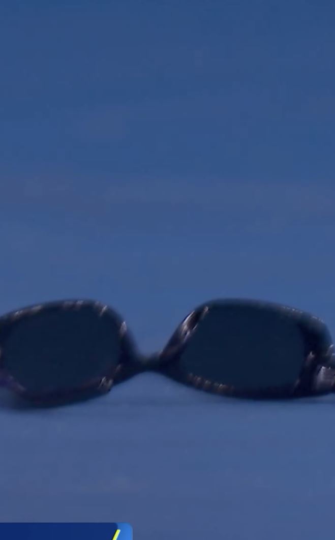 周杰倫在對戰開打前甩出的墨鏡被特寫。（圖／翻攝自IG＠australianopen）