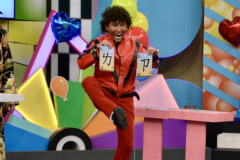 潘若迪展現舞技時，鞋子竟然當場飛出去。（圖／華視提供）