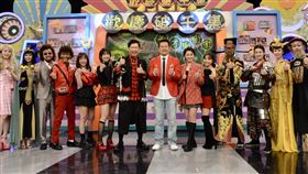 舒子晨(左起)、Albee、陳為民、潘若迪、巫苡萱、籃籃、曾國城、徐乃麟、張文綺、徐凱希、馬力歐、林逸欣、張棋惠、陳隨意。（圖／華視提供） 