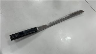 借錢搭車口氣差爆衝突！莽男拿掃刀砍友人