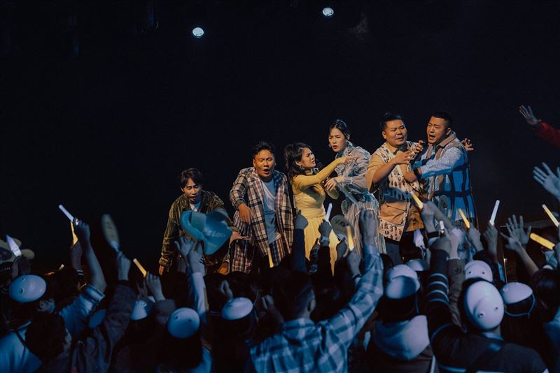 網紅草爺、鐵牛、琳妲、阿翰、千千驚喜演出,YouTuber「老高」成破案關鍵線索意外登場。(圖/Netflix提供)