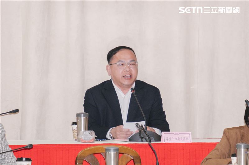 王義川使用台語發言,張亞中卻插嘴要王義川使用國語,引起王的不滿。國家語言發展法也明定,人民在立法等程序時可使用任何國家語言。(圖/記者楊士誼攝影)