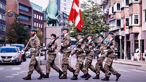 對抗川普侵略！英媒分析保衛格陵蘭代價