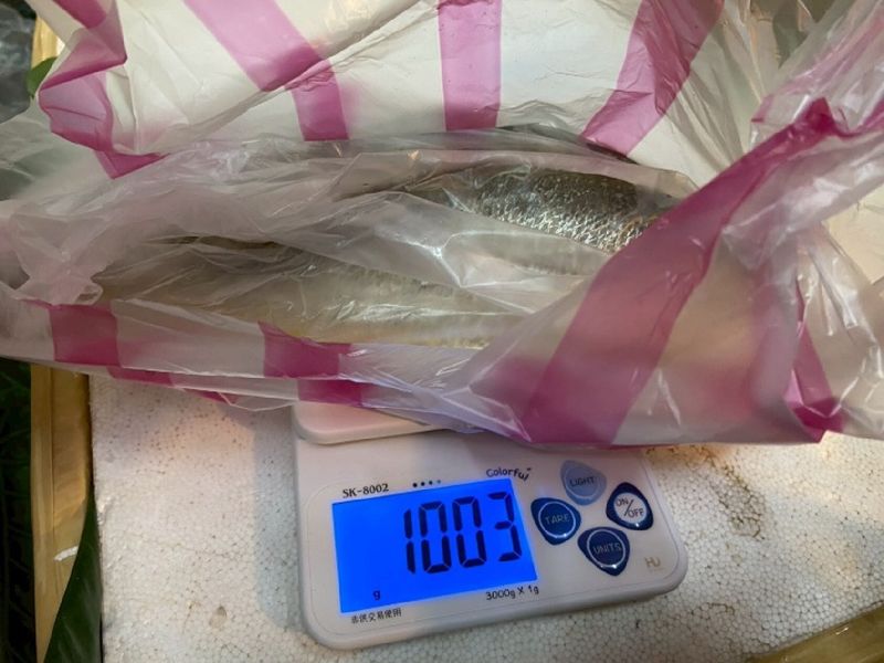 台北市衛生局發布114年11月執行生鮮水產品第3波抽驗結果，共隨機抽驗市售產品32件，其中2件黃魚分別檢出還原型結晶紫，違反此項不得檢出的規定。（台北市衛生局提供）