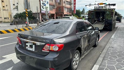 不容挑戰！轎車閃避Ａ到國軍八輪甲車闖禍