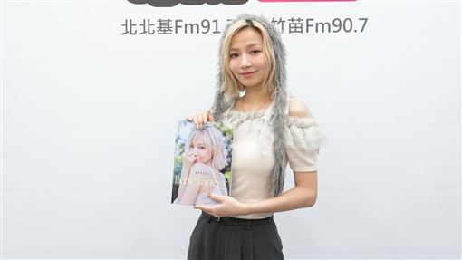 寶兒罕見脫了！為寫真苦練核心雕塑好身材