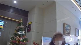 聽到「被騙一千萬」，74歲婦人瞬間驚醒踩煞車，放棄領錢(圖／翻攝畫面)