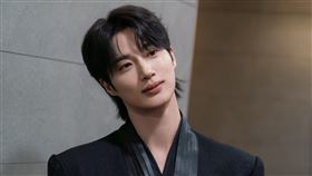 邊佑錫近期遭到網路上大規模的惡意攻擊。（圖／翻攝自X平台 @VARO_ent）