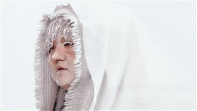 葵剛〈魚肚白〉MV。（圖／華納音樂提供）