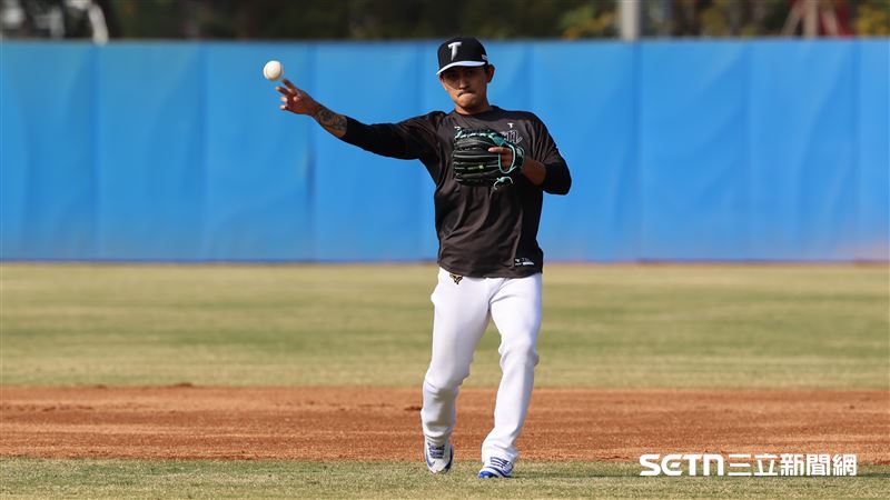 2026世界棒球經典賽台灣隊集訓，二壘手林子偉守備練習。（圖／記者劉彥池攝影）