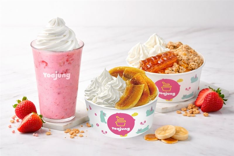 Yoajung台灣首店推店「Yoajung Signature」、「烤蕉糖 Yoajung」和「優格草莓優冰飲」。(圖／Yoajung提供）